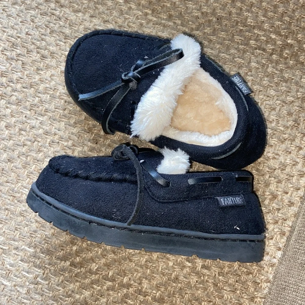 Fanture Moccasins Size 6